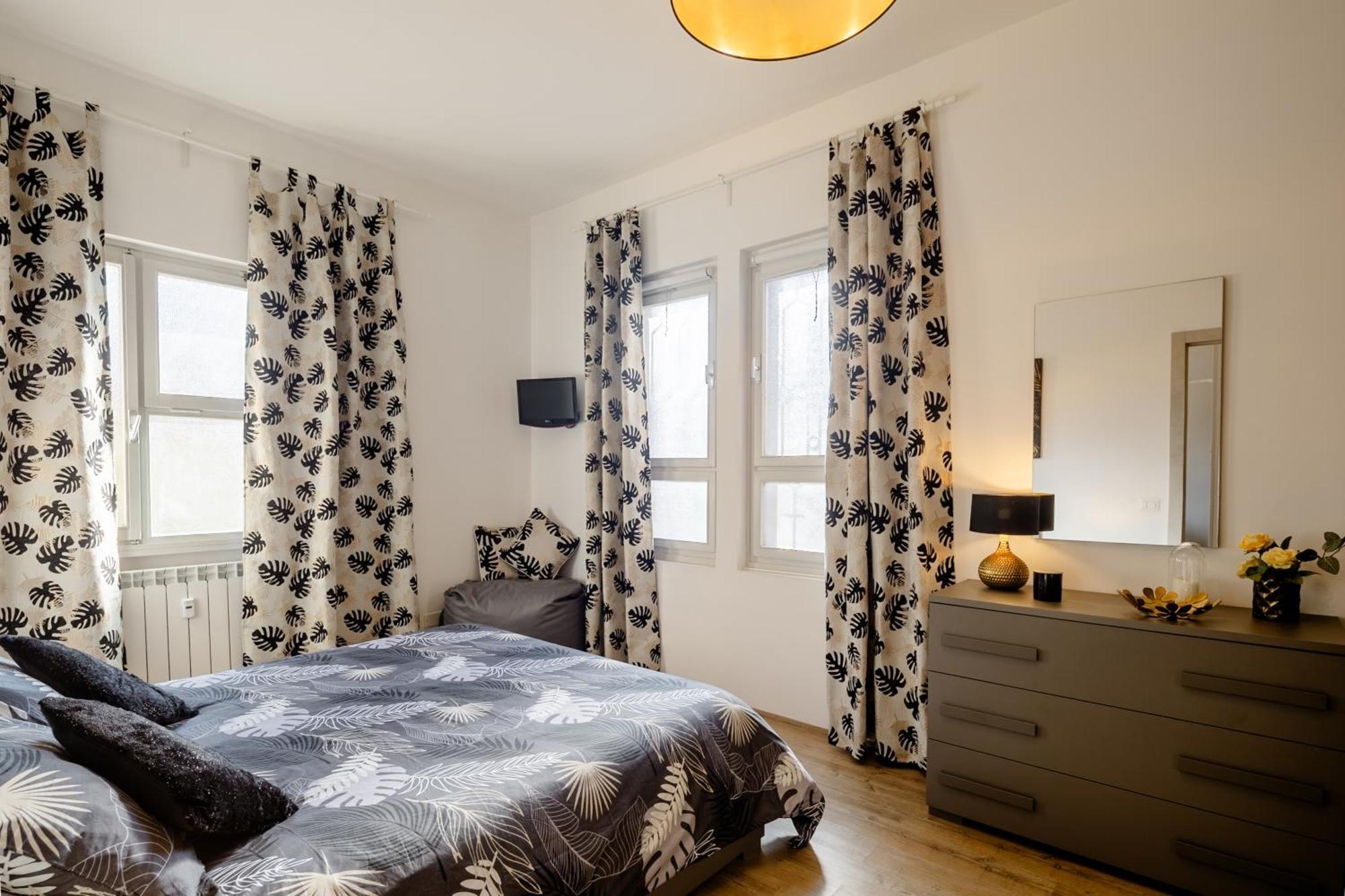 פירנצה Open The Classic Wooden Shutters At A Cozy City Nest מראה חיצוני תמונה