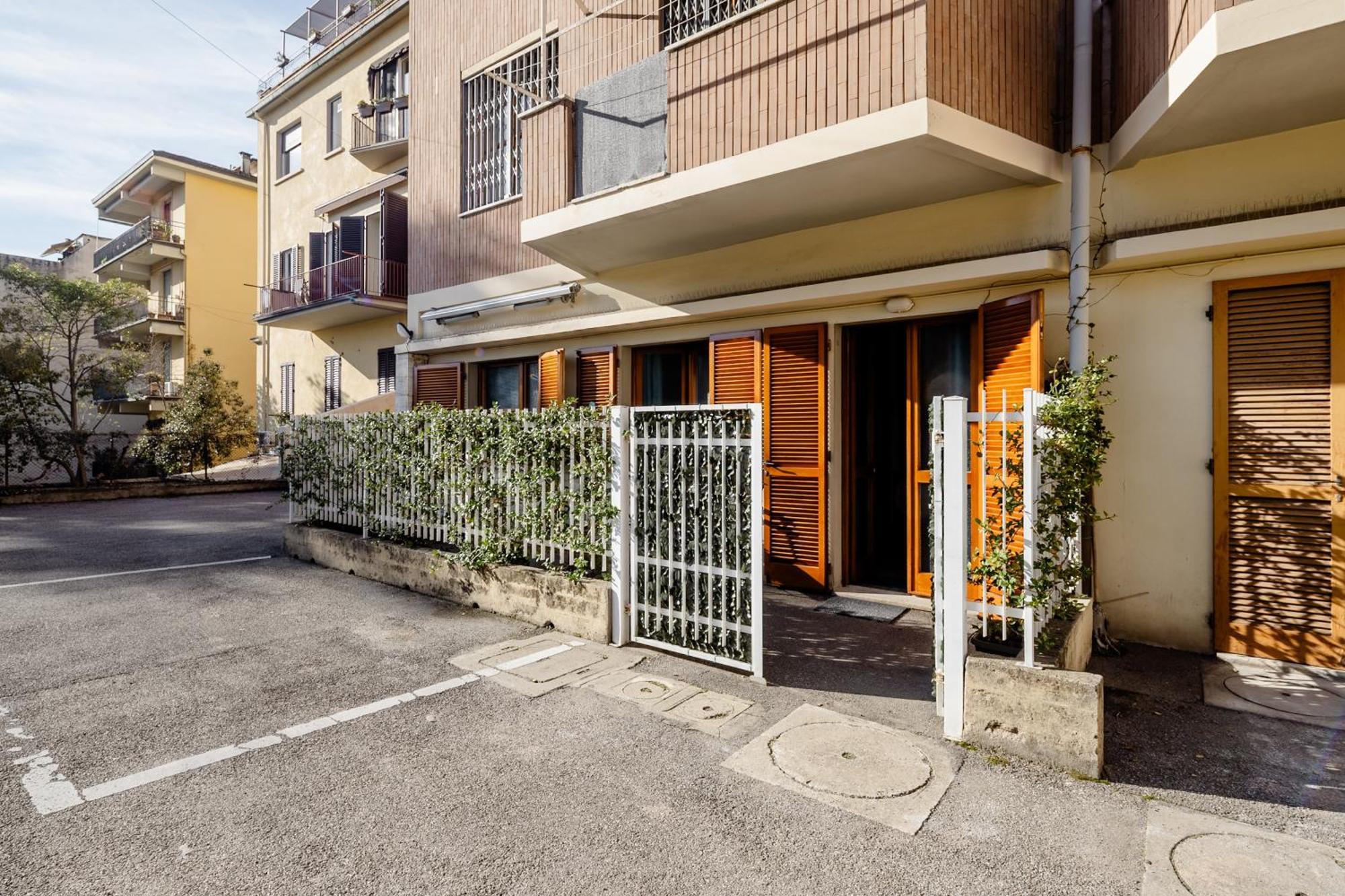 פירנצה Open The Classic Wooden Shutters At A Cozy City Nest מראה חיצוני תמונה