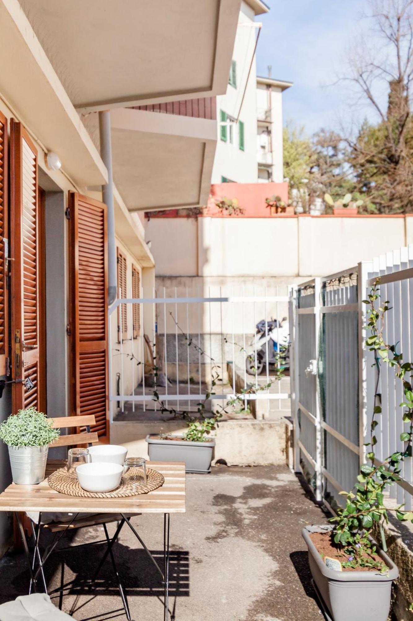 פירנצה Open The Classic Wooden Shutters At A Cozy City Nest מראה חיצוני תמונה