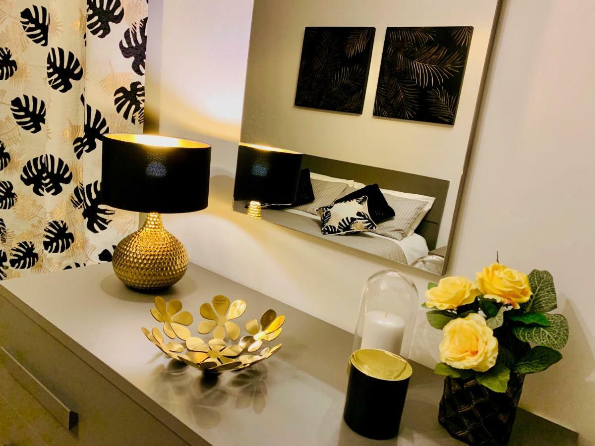 פירנצה Open The Classic Wooden Shutters At A Cozy City Nest מראה חיצוני תמונה