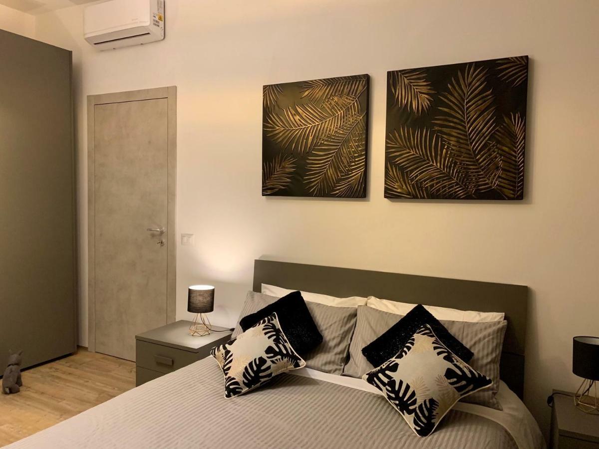 פירנצה Open The Classic Wooden Shutters At A Cozy City Nest מראה חיצוני תמונה