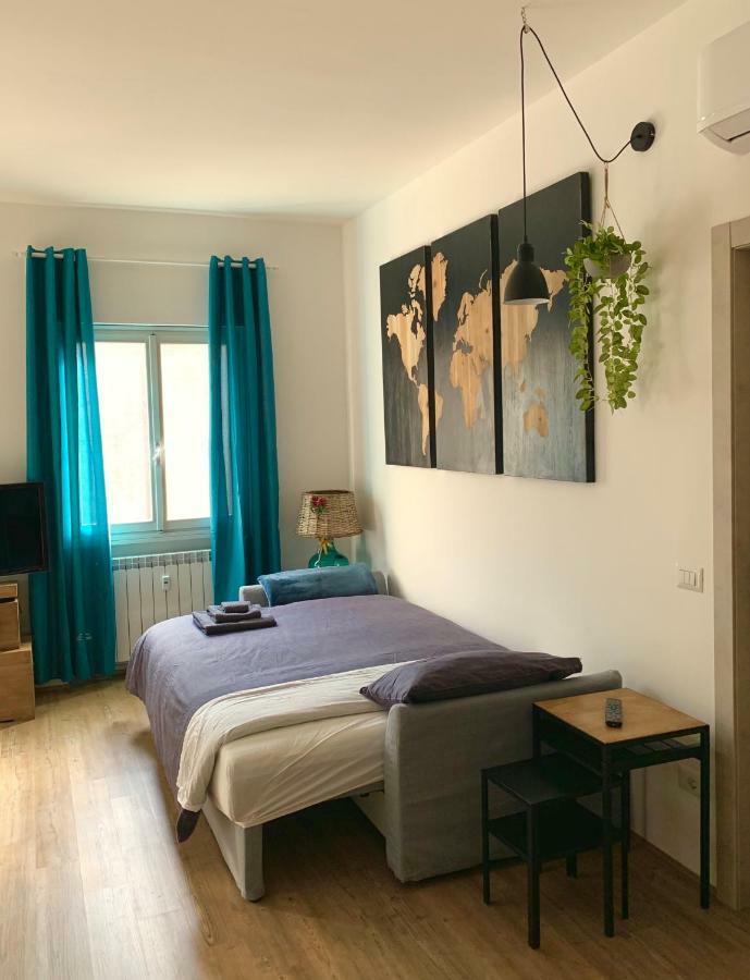 פירנצה Open The Classic Wooden Shutters At A Cozy City Nest מראה חיצוני תמונה